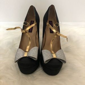 Mojo Moxy Heel with Silver Bow Accent